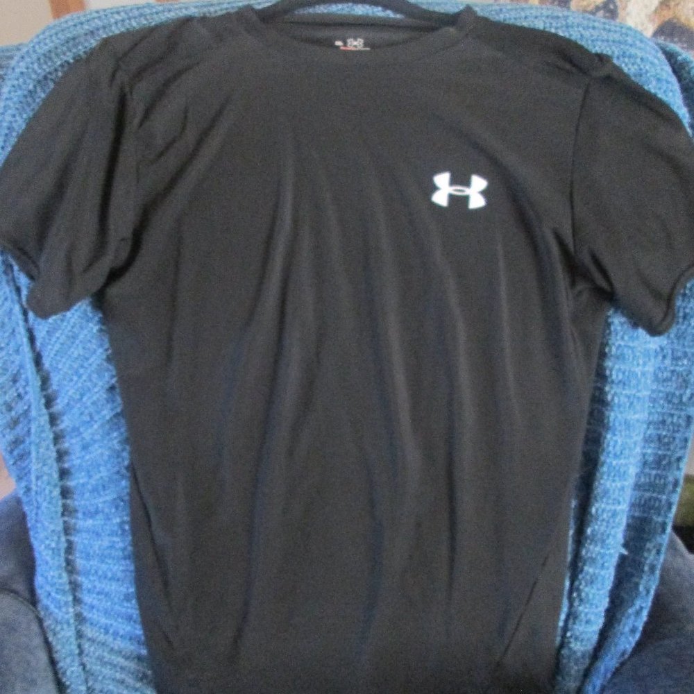 NEW YOUTH SIX XL  UNDER ARMOUR HEAT GEAR SHORT SLEEVE SHIRT